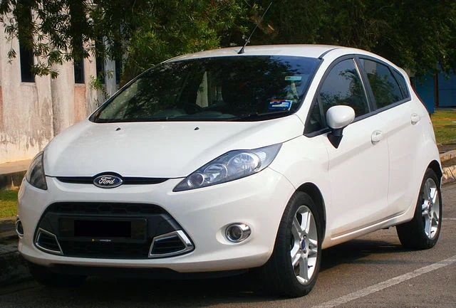 Ford Fiesta blanco