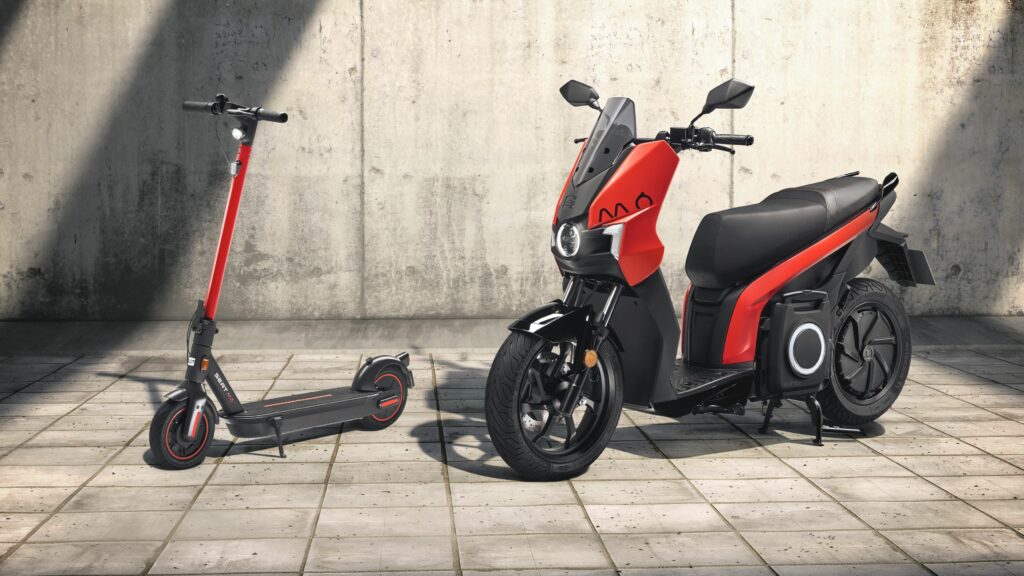 Patinete y moto SEAT